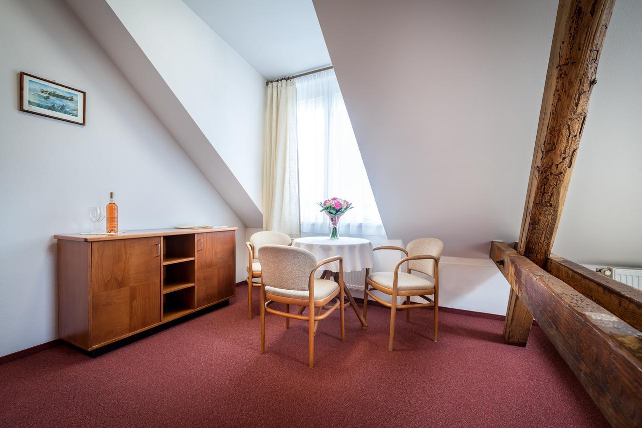 Hotel Skanzen Depandance Велеград Экстерьер фото