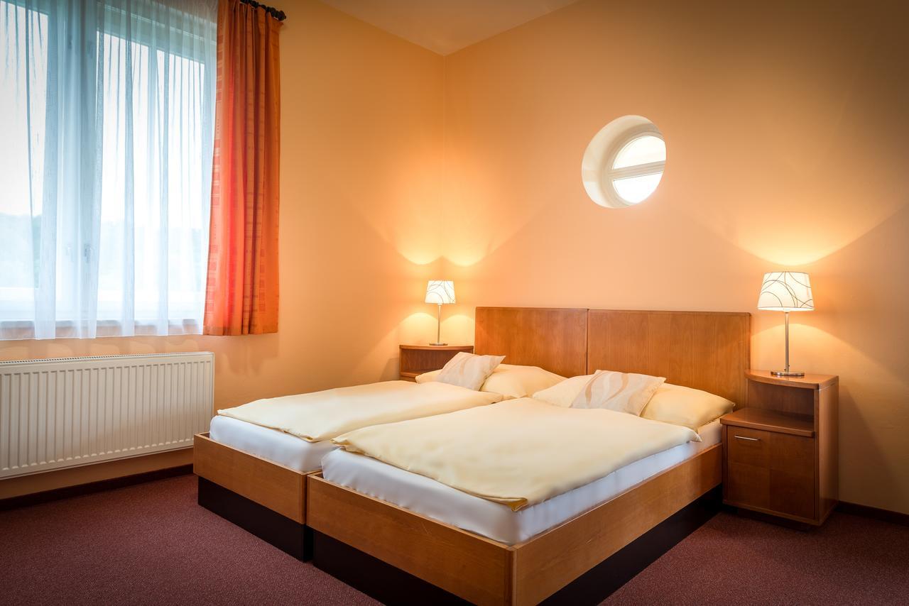 Hotel Skanzen Depandance Велеград Экстерьер фото